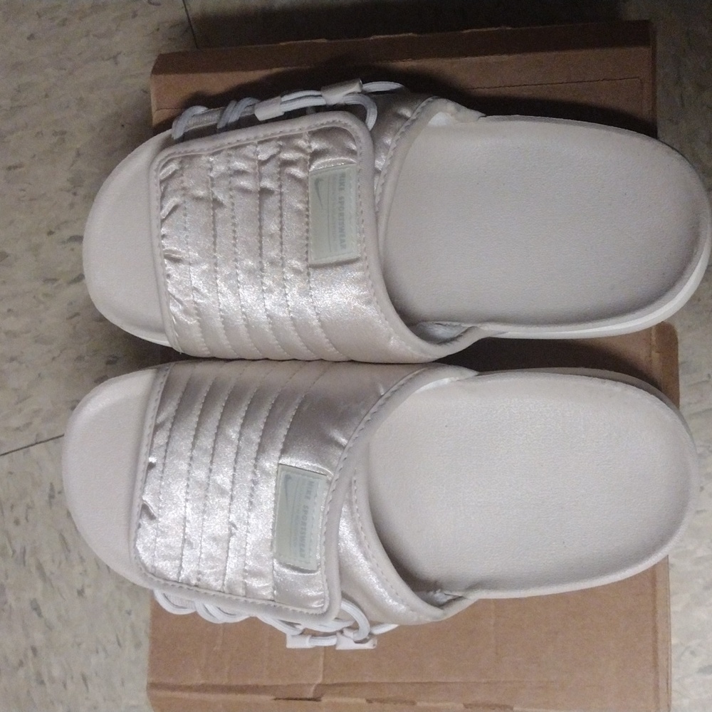 Nike sandals size 8
